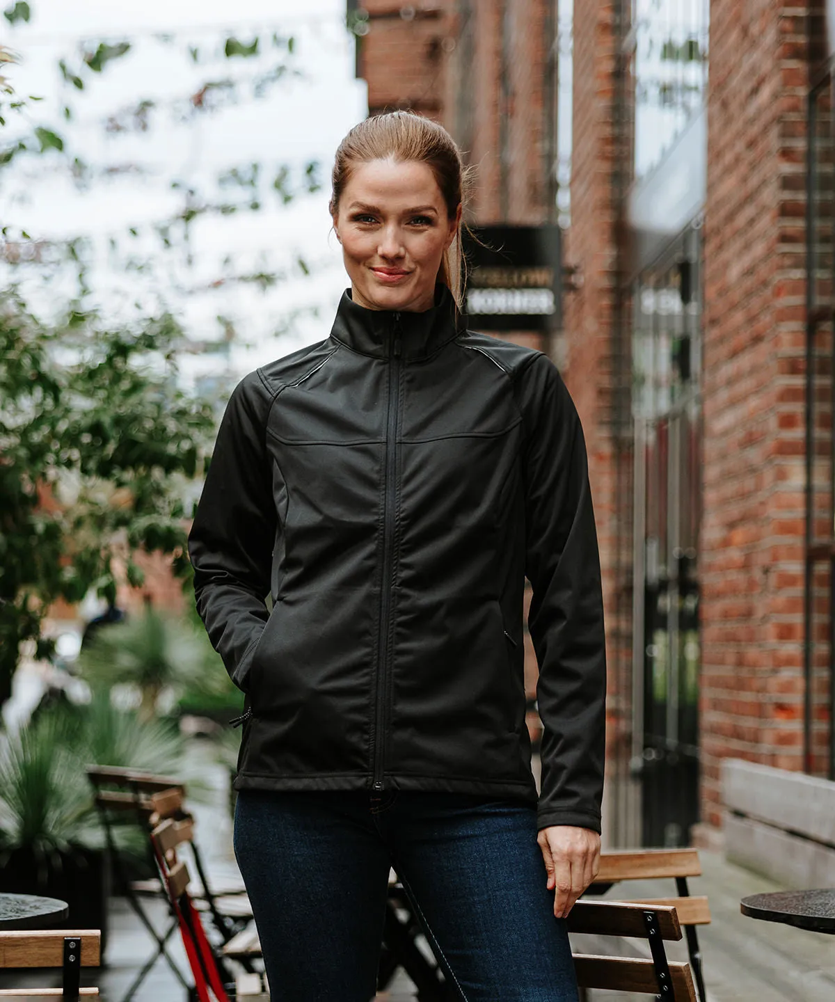 Black - Women's Greenwich lightweight softshell
