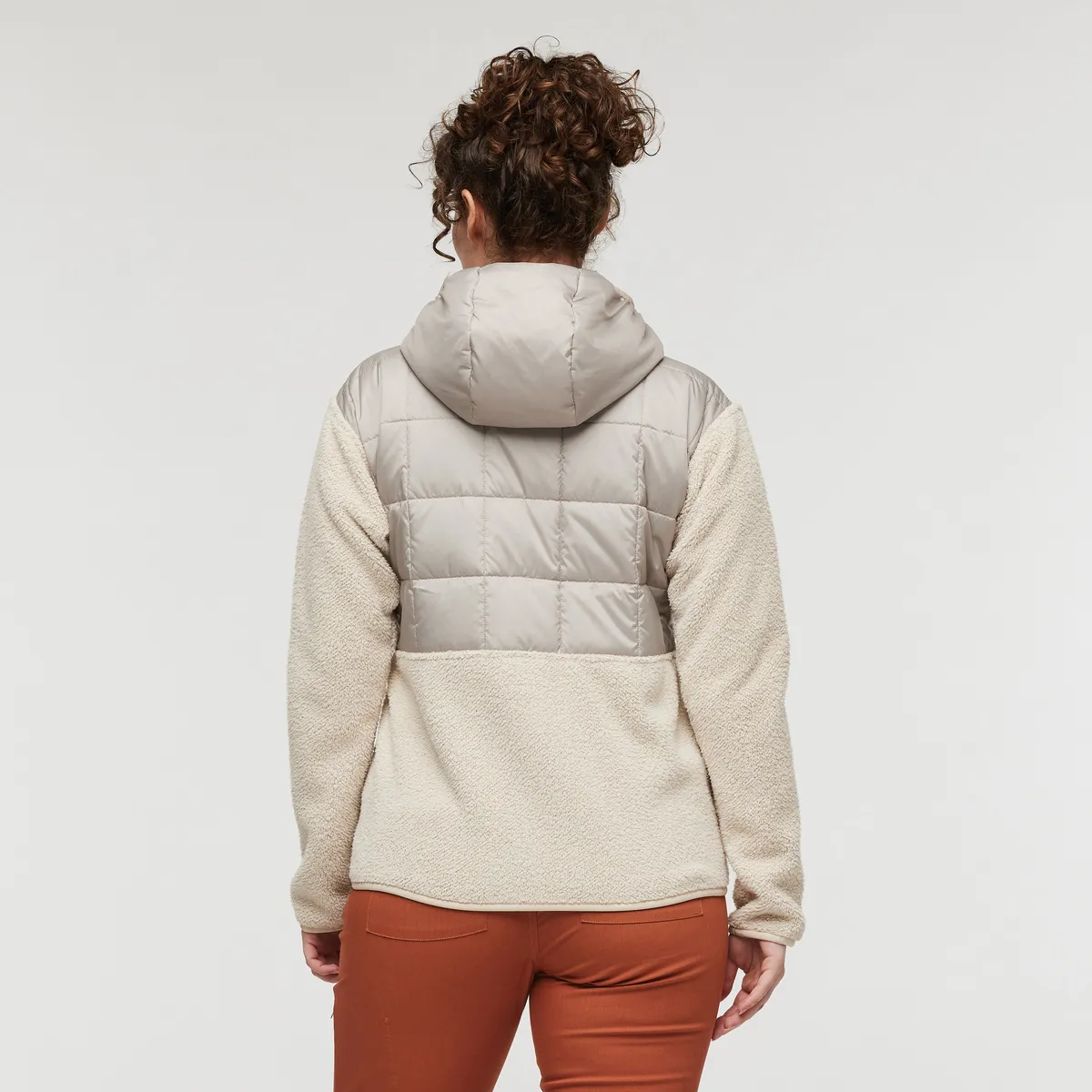 Cotopaxi Women&#x27;s Trico Hybrid Hooded Jacket Oatmeal/Cream | Buy Cotopaxi Women&#x27;s Trico Hybrid Hooded Jacket Oatmeal/Cream here | Outnorth