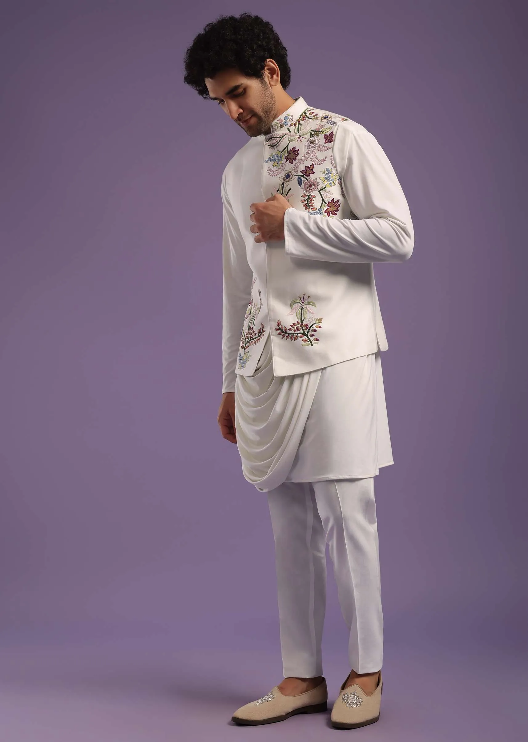 Daisy White Jacket Kurta Set In Rayon With Thread Embroidery In A Floral Pattern