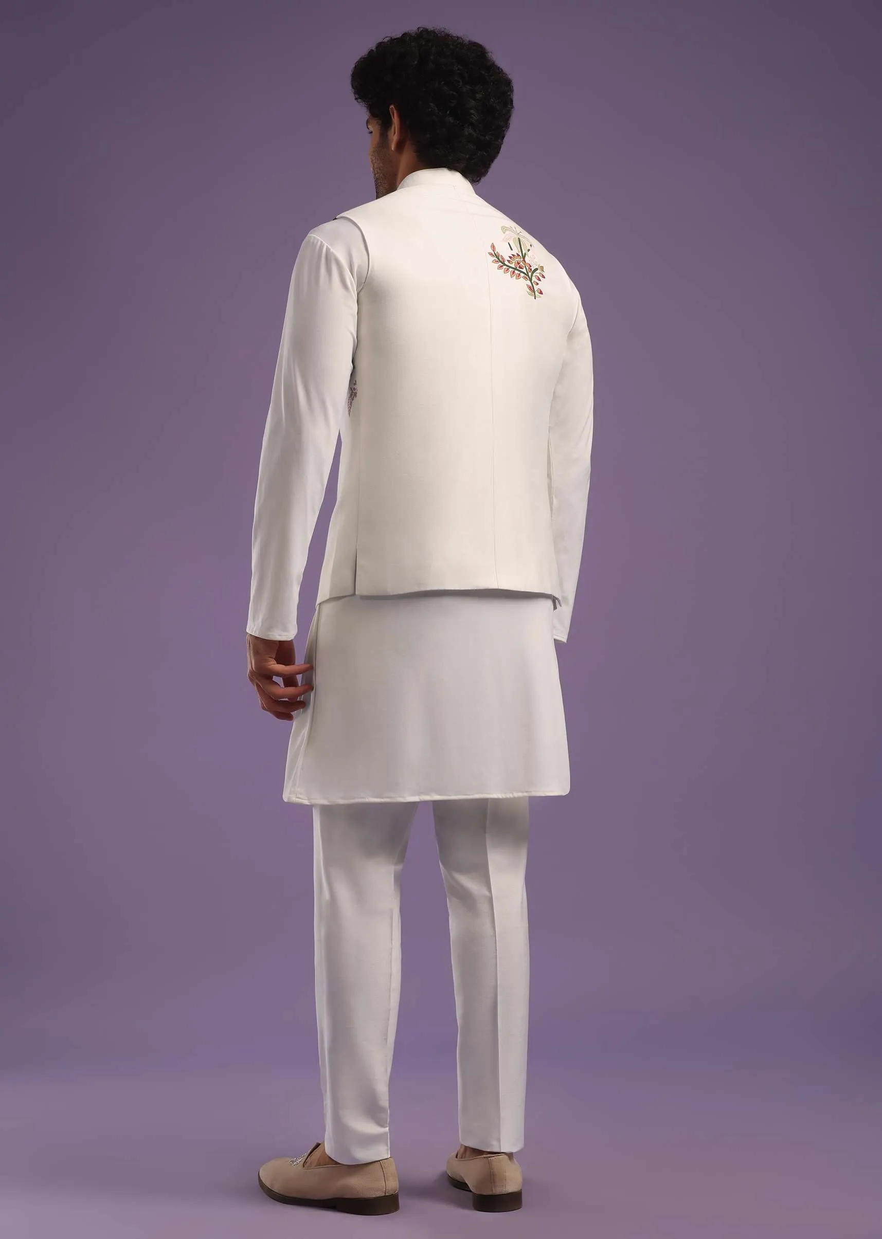 Daisy White Jacket Kurta Set In Rayon With Thread Embroidery In A Floral Pattern